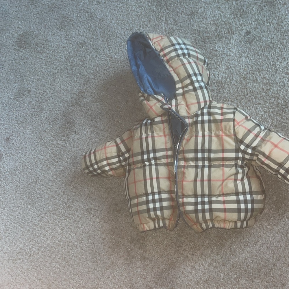 Burberry - Picture 3 of 3